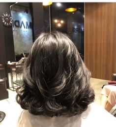 Lob With Layers Thick Hair, Black Layered Hair Short, Shoulder Length Hair Cuts Wavy, Blowout Hair Short Shoulder Length, Shoulder Length Hair Blowout, Haïr Cut For Wavy Hair, Layers On Short Hair, 90s Lob, Short Hair Blowout