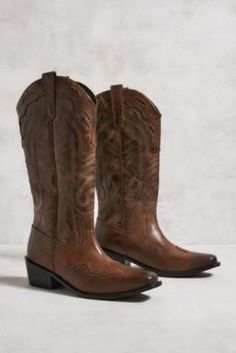 Step out in fierce cowboy boots from UO. These leather-crafted boots feature an unmistakable Western style with stitched detailing throughout, curved hems, pull tabs, a pointed toe and a block heel. **Content + Care** \- Leather, Rubber \- Wipe clean **Size** \- Heel height: 6cm | UO Brown Leather Dallas Cowboy Boots - Brown UK 4 at Urban Outfitters Dallas Cowboys Boots, Brown Cowboy Boots Outfit, Look Western, Dressy Sneakers, Boots Cuir, Soft Leather Boots, Everyday Fits, Brown Cowboy Boots, Dallas Cowboy