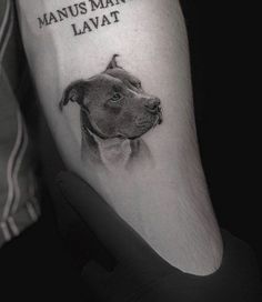 a man's arm with a dog on it and the words mans main lavaat