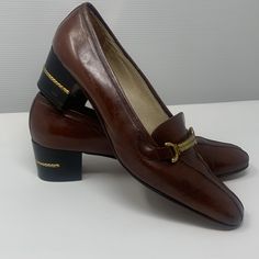 Vintage Gucci Leather Heeled Pointed Toe Gold Braid Horse Bit Loafers 40 1/2 Same Day Shipping Used Condition , No Rips . Minor Scuffs On Inside Lining Due To Wear (As Shown In Photos) 648 Classic Evening Slip-on Court Shoes, Classic Leather Shoes With Pointed Toe And Heel Tab, Classic Closed Toe Court Shoes For Galas, Medium Width Almond Toe Court Shoes For Galas, Classic High Heel Court Shoes For Galas, Gucci Slip-on Formal Leather Shoes, Classic Square Toe Court Shoes For Formal Occasions, Gucci Formal Slip-on Leather Shoes, Formal Closed Toe Loafers With Leather Sole