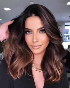 60 Hairstyles Featuring Dark Brown Hair with Highlights Mocha Hair, Highlights For Dark Brown Hair, Oval Face Haircuts, Dark Brown Hair Color, Brown Blonde Hair