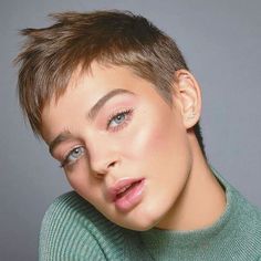 Popular Short Hairstyles, Short Hair Pixie Cuts, Super Short Hair, Very Short Hair, Short Pixie Haircuts, Girl Short Hair, Short Hair Styles Pixie, Short Pixie, Stylish Hair