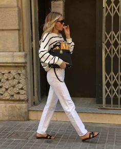 How To Look Expensive, Effortless Outfit, Paris Mode, Looks Chic, Mode Inspiration, White Pants