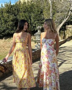 Garden Party Outfit Inspiration, Birthday Brunch Outfit Spring, Garden Birthday Party Outfit, Homemaker Aesthetic, Dresses With Flowers, Tea Party Dresses, Spring Party Outfit, 20th Bday