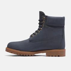 Bota impermeable Timberland Heritage de 6 pulgadas en nobuk azul oscuro y rojo globo Light Blue Timberland Boots, Red Puffer, Store Hours, Waterproof Boots, Fun Bags, Lace Up Boots, 6 Inches, Insulation, Dark Blue