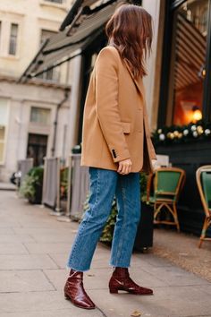 Camel Blazer Outfit, Camel Blazer, Blazer Outfits For Women, Elegante Y Chic, Jeanne Damas, Blazer Outfit, Brown Coat