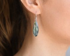 Handmaid Design Stone Jewelry by CarolinaDiasBijoux on Etsy Stone Accessories, Huichol Art, Nature Earrings, Simple Earrings, Leaf Earrings, Boho Necklace, Turquoise Jewelry