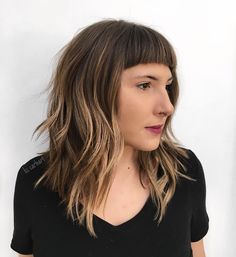 “Blunt bangs with soft highlights ☁️ Color: @kccarhart Cut: @styledbylizsustaita #livedinhair #livedincolor #prettyhair #softhighlights #haircolor…” Long Bob Mit Pony, Balayage Summer, Soft Highlights, Long Bob With Bangs, Lob With Bangs, Highlights Color, Short Haircut Styles, Plank Challenge