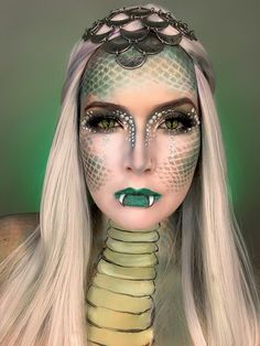 Snake Makeup Tutorial, Reptile Makeup Halloween, Snake Eye Makeup Look, Halloween Medusa Makeup, Snake Face Makeup, Snake Makeup Look Easy, Snake Makeup Halloween, Snake Halloween Makeup, Medusa Makeup Halloween