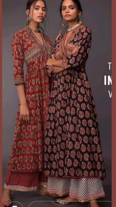 Ajrakh Kurta Neck Designs, Indian Women Fashion Dresses, Ethinic Poses For Women, Kurta Photoshoot Ideas, Indian Womens Fashion, Kurti Designs Latest Cotton, Simple Pakistani Dresses Casual, Kurta Poses, Ethnic Photoshoot