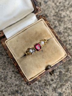 Victorian Yellow Gold Garnet and Pearl Sweet Flower Sides Ring Art Deco Engagement Ring Ruby, Victorian Wedding Ring, Garnet And Pearl, Antique Emerald Ring, Antique Rings Victorian, Medieval Rings