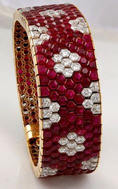 #Pantone #ScarletSmile #2024/2025 #NYFW/AW #Fashion #Color Ruby Diamond Bracelet, Ruby Jewellery, Van Cleef And Arpels Jewelry, Van Cleef & Arpels, Jewelry Showcase, Diamond Ice, Ruby Bracelet, Royal Jewels, Ruby Stone