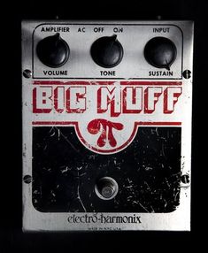 an electric guitar pedal with the words big muff on it's front panel