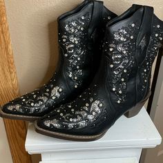 Black Boots With Laser Cut Overlay Over Silver Sparkle These Are Stunning And Perfect For Your Western Summer Outfit!! Chunky 2" Heel With Composite Sole And Square Snip Toe 7" Shaft, Boot Pulls These Run True To Size And Are Comfortable Size 7 Foot Length 9.3” Size 9 Foot Length 10” Western/Boho Authentic Vintage Cowgirl Nostalgic American West Posh Live Hostess & Mentor @Trixieleec1 (Trixie) New To Poshmark? Use Code Trixieleec1 To Get $10 After Your First Purchase! Western Summer Outfits, Western Summer, Boot Pulls, Leather Boots Heels, Vintage Cowgirl, Cowgirl Chic, Studded Boots, Silver Sparkle, Western Boho