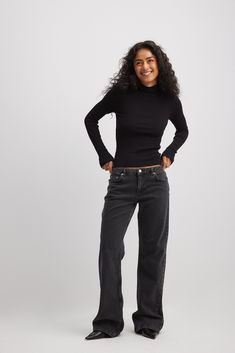 These jeans feature a low waist and a zip and button closure. They have a five-pocket design and wide legs. Low Jeans, Dark Grey Jeans, Friday Outfit, Low Waist Jeans, Scarf Dress, Cool Sunglasses, Grey Jeans, Waist Jeans, Low Rise Jeans