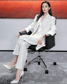 Dilireba Dilmurat, Dilreba Dilmurat, Business Professional Outfits, Kim Minji, Dilraba Dilmurat, Wedding Dresses For Girls, Elegant Dresses For Women