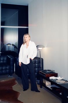 Old Money House, Chloë Sevigny, New York Apartment, Aesthetic People, Just Style, Money Aesthetic, Old Money Aesthetic, Fall Looks