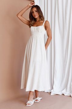 White Flowy Midi Dress, Simple White Dress Casual, Confirmation Outfit, College Clothes, Fall Family Photo Outfits, Indian Saree Blouses Designs, Europe Outfits, 2023 Ss, Graduation Dresses