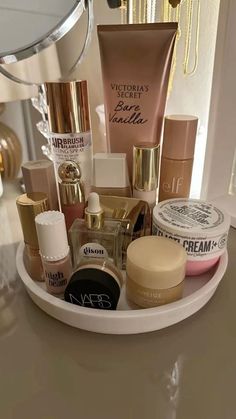 Smink Inspiration, Makeup Items, Makati, Makeup Essentials, Just Girl Things, Aesthetic Makeup, Makeup Collection, Beauty Product, Skincare Makeup