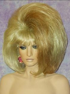 wig designs 60s Hair Wigs, Vintage Wigs Retro, 60s Curly Hair Wigs, Drag Hair Wigs, Samsung Digital Camera, Blonde Drag Wig, 1960s Hair, Evening Hairstyles