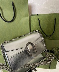 Bolsa Dionysus Prata
Bolsa Tiracolo Gucci Dionysus Mini, Classy Aesthetic, Fancy Bags, Bags Aesthetic, Pretty Bags, Baby Life, Cute Bags, Stylish Bag, Bags Designer Fashion