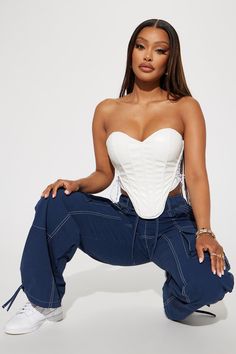 Leather Crop Top Outfit, Modeling Clothes, Cute Tomboy Outfits, Leather Corset Top, White Corset Top, Corset Outfit, Skater Girl Outfits, Fashion Nova Outfits, Corsets And Bustiers