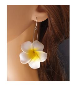 Beautiful white romantic frangipani flower earrings. These flowers, which almost look like real flowers, feel and smell like that. Yes, exactly, the flowers can also be made with frangipani fragrance on request. Great floral earrings with tropical flower, beach, Hawaii, wedding, bridesmaid jewelry. Earrings: length approx. 8.5 cm x diameter approx. 5 cm Stainless steel Creole with sterling silver ear hooks. Scope of delivery 1 pair of earrings Handmade with ♥. Comes pretty and stylishly packaged White Handmade Flowers Jewelry For Summer, White Handmade Floral Jewelry For Summer, Summer White Jewelry With Handmade Flowers, Summer White Flower Earrings With Flower Charm, Summer Flower Charm Earrings, White Flower Earrings With Flower Decoration For Summer, White Flower Earrings With Summer Decoration, White Flower Earrings For Summer, White Summer Flower Earrings