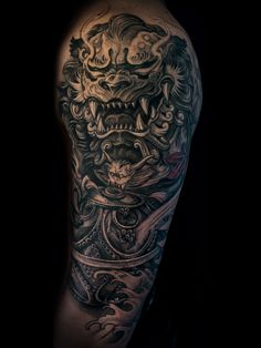 Lion King Decorations, Lion Tattoo Images, Arm Tattos, Cat Eye Tattoos, Crossfit Wods, Mens Lion Tattoo, Samurai Tattoo Design