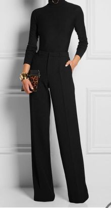 Work Outfit Office, Jersey Turtleneck, Turtleneck Bodysuit, Well Dressed Women, Amal Clooney, Black Slacks, Fall Outfits For Work, Looks Black, Black Turtleneck