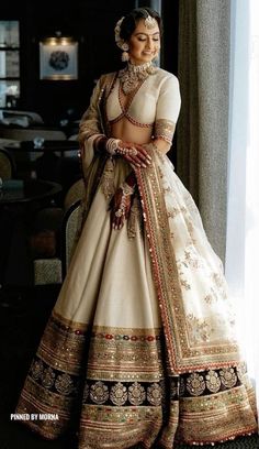 Indian Wedding Outfit Bride, Latest Bridal Lehenga Designs, Best Indian Wedding Dresses, Bridal Lehenga Designs, Simple Lehenga, Latest Bridal Lehenga, Indian Outfits Lehenga, Wedding Lehenga Designs, Lehenga Designs Simple