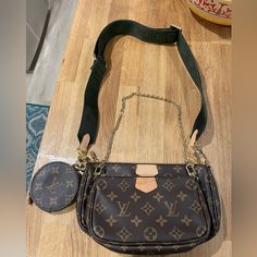 Like New Condition Only Worn Few Time. No Imperfections Authentic Not Open To Low Balls Or Trade. Louis Vuitton Multi Pochette, Bags Louis Vuitton, Louis Vuitton Bags, Louis Vuitton Bag, Im Not Perfect, Bag Lady, Like New, Louis Vuitton, Color