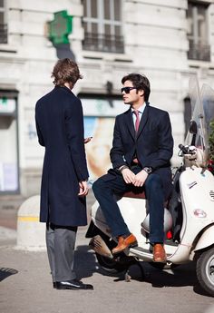 Euro Casual Italy Vespa, Style Italy, Mens Fashion Edgy, Its A Mans World, Italian Men, Mens Fashion Classy, Two Men