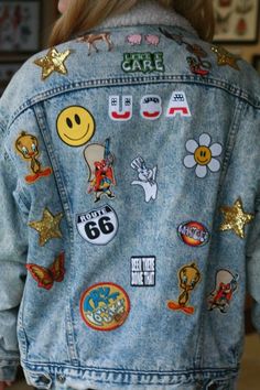 Jqueta Jeans 90s Denim Jacket, Jacket With Patches, Simplistic Style, Hip Hop Party, Denim Jacket Patches, Vintage Patches, Hip Hop Outfits, Denim Patches, Patches Jacket