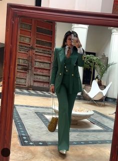 Graduation Outfit Ideas University Hijab, Blazer And Pants Set Women, Three Piece Suit Women's, Woman Suit Fashion Classy, Hollywood Gala, Professional Shoot, Boss Lady Outfit, Graduation Suits, Women Wearing Ties