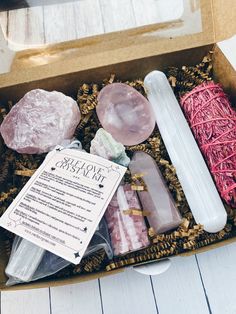 Ready-made gift bundle of 5 medium crystals, a jar of amethyst chips, sage, and a crystal kit. 💎 INCLUDES: >> 1 Raw Rose Quartz Specimen - https://www.etsy.com/listing/1313259875/ >> 1 Madagascar Rose Quartz Palm Stone - https://www.etsy.com/listing/1265230710 >> 1 Rose Quartz Tower >> 1 Pink Tourmaline https://www.etsy.com/listing/1299228120 >> 1 Jar of Rose Quartz Chips >> 1 Rose Sage Bundle >> 1 Selenite Wand >> 1 Self Love Crystal Kit featuring tumbles: https://www.etsy.com/listing/12994330 Healing Room, Fireplace Mantle Decor, Selenite Wands, Crystal Box, Love Box, Raw Rose Quartz, Gift Bundles, Spiritual Gifts, Rose Quartz Crystal