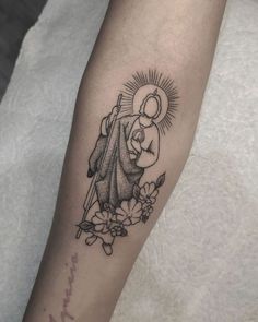 San Judas Back Tattoo, Tattoo Ideas San Judas, San Judas Outline Tattoo, St Judas Tattoo, Minimalist Jesus Tattoo, San Judas Tattoo Women, San Judas Tadeo Tattoo For Women, Small San Judas Tattoo, Tattoo Ideas Mexican