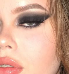 black smokey eye makeup Smokey Concert Makeup, Black Feather Eye Makeup, Grey And Black Eye Makeup, Black Wing Makeup, Black Smokey Liner, Smokey Aesthetic, Smokey Black Eye Makeup, Motorcycle Makeup, Grey Smoky Eye