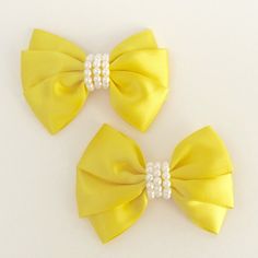 Girls Set of 2 Yellow Satin Hair Bow Clips 3” Long #girlshairstyles #bows #hairbows #shophairbows #ladylailaboutique Cheer Bows Diy, Satin Hair Bow, Elegant Wedding Flowers, Hair Bow Clips, Pink Hair Bows, Toddler Hair Clips, Diy Bows, Valentines Decorations, Hard Headbands