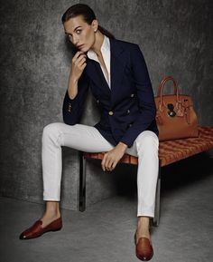 Estilo Preppy, Androgynous Fashion, Navy Blazer, Looks Chic, Fashion Mode, Chic Woman, White Pants