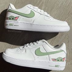 Baby yoda themed Air Force 1Hand painted with water resistant and non cracking leather paint **All sales are final** Girls Shoes Teenage, Aesthetic Nike, Basket Style, Nike Shoes Girls, Preppy Shoes