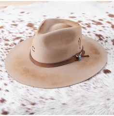 Womens Western Hats, Womens Western Fashion, Charlie 1 Horse Hat, Honey Bee Jewelry, Cowboy Shop, Charlie Horse, Western Gifts, Felt Cowboy Hats, Bee Jewelry