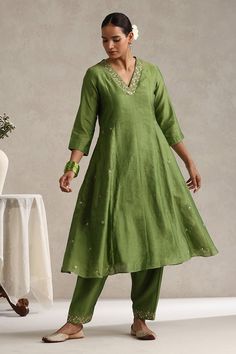 Green kurta with floral gota patti embroidery on both the front and back yoke. Paired with gota patti embroidered hem Pakistani pant and boota embroidered dupatta. - Aza Fashions Jayanti Reddy, Anushree Reddy, Kurta Pant Set, Embroidered Hem, Diana Penty, Rohit Bal, Tarun Tahiliani, Pant Set For Women, Embroidered Dupatta