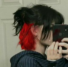 Paramore Hair Color, Short Hair Dyed Underneath Red, Black And Red Dyed Hair Short, Short Hair With Colored Ends, Short Hair Dye Ideas Underneath, Read Hair Color Red, Dyed Back Of Hair, Top Bottom Split Hair Dye, Fu In My Head