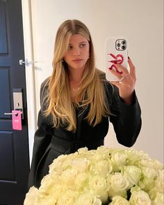 Long Blonde Face Frame, Sofia Richie Long Hair, Classic Long Haircut, Sofia Richie Blonde Hair, Sofia Richie Haircut, Sofia Richie Hair, Confetti Tour, Hair Styles For Long Hair, Styles For Long Hair