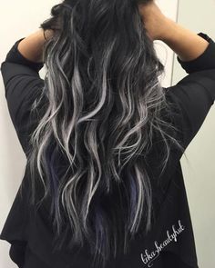 60 Shades of Gray: Silver and White Highlights for Eternal Youth Underlights Hair, Fall Bathroom, Jet Black Hair, Black Hair With Highlights, Balayage Color, Caramel Highlights, Tattoo Women, Ombré Hair