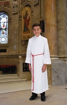 Double-Panel Front Wrap Alb Altar Server, Sretan Božić, Catholic Altar, Church Furniture, Church Candles, Home Altar, Men Stylish Dress, Popular Outfits, White Paneling