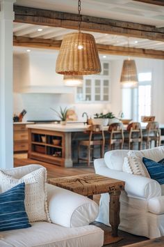 Coastal Farmhouse Style: Blend of Rustic and Beachy Modern Coastal Farmhouse Interior, Rustic Coastal Farmhouse, Rustic Beach House Interior, Coastal Interior Design, California Coastal Interior Design, Coastal Design Interiors, Country Coastal Decor