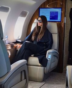 Rich Women Lifestyle, Women Ceo, Bussines Women Lifestyle, Business Woman Successful, Luxury Lifestyle Women, Rich Girl Lifestyle, Luxury Lifestyle Dreams, Rich Women, Future Lifestyle