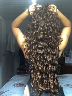 Curly Hair Care Routine, Curly Hair Photos, Curly Hair Styles Easy, Beautiful Curly Hair, Hairdos For Curly Hair, Curly Hair Inspiration, Curly Hair Care, Curly Hair Tips