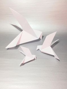 CUSTOM ORDER any size, any color or amount - - peace doves - - small, medium and/or large ***CERTAIN PAPER COLORS only come in small and medium - - but please make a custom request to see what colors are available for the large sizes!***  WHITE -or- VARIOUS OMBRE COLORS AVAILABLE - - white -or- your Diy Origami Decor, Wedding Origami, Diy Origami Home, Origami Hummingbird, Diy Origami Home Decor, Origami Garland, Worship Design, Origami Decor